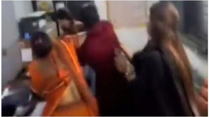 shivsenathane-leader-assaulted-police