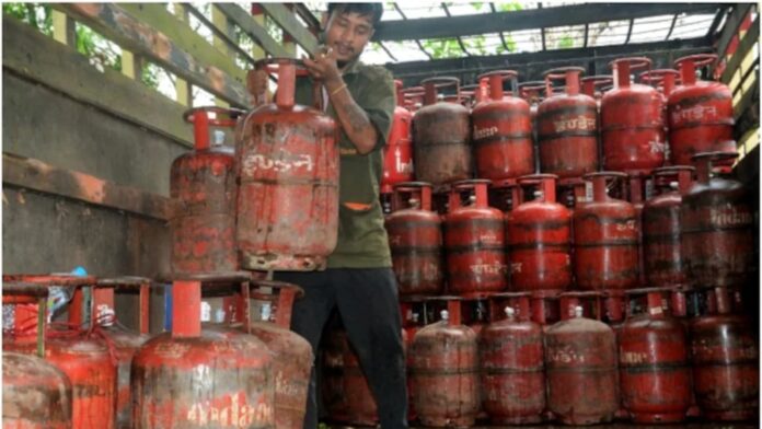 lpg-price-hike-delhi-19kg-cylinder