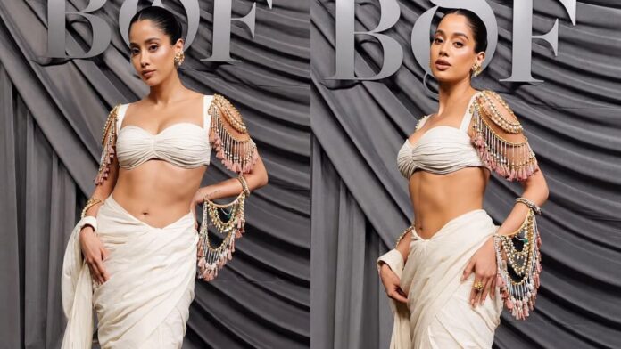 paris-janhvi-fashion-week-saree
